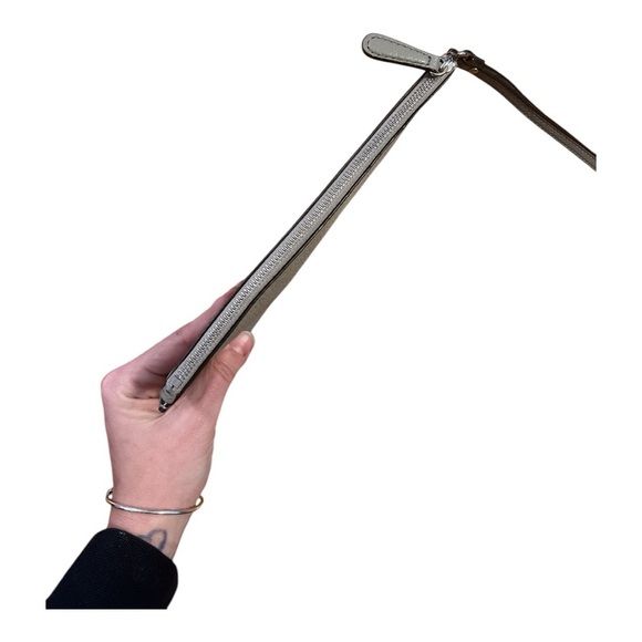 MICHAEL KORS wristlet - Picture 3 of 4